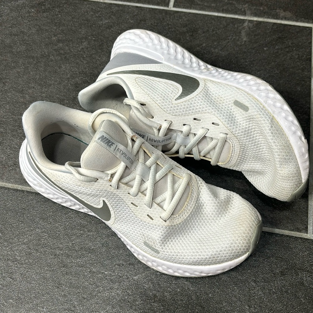 GUC Nike Revolution running shoes